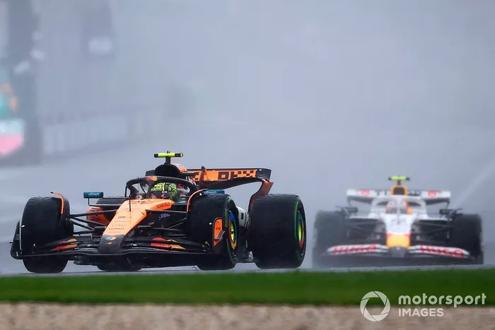 Lando Norris, McLaren, Yuki Tsunoda, RB F1 Team
