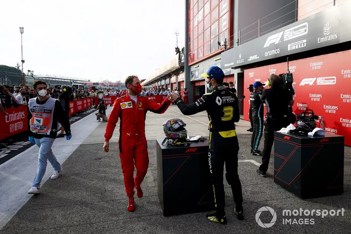 Sebastian Vettel, Ferrari  y el tercer lugar Daniel Ricciardo, Renault F1 celebra en Parc Ferme 