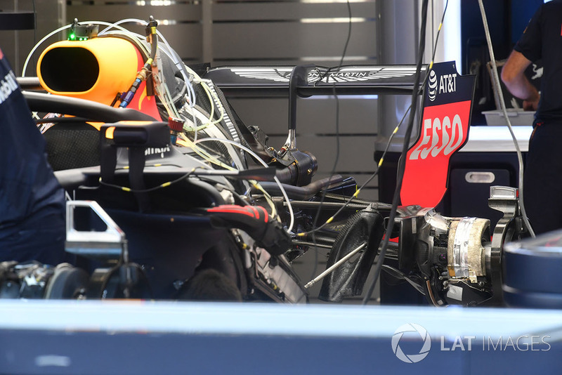 Red Bull Racing RB14 rear wing