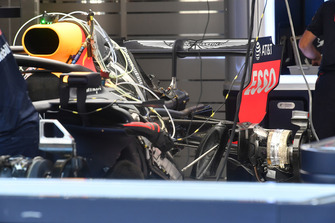 Red Bull Racing RB14, ala posteriore