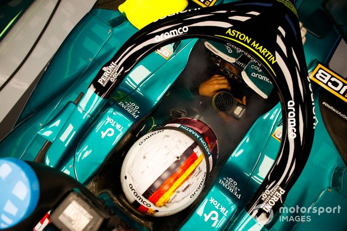 Sebastian Vettel, Aston Martin, en su cabina