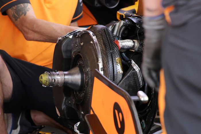 Freno delantero del McLaren McL36