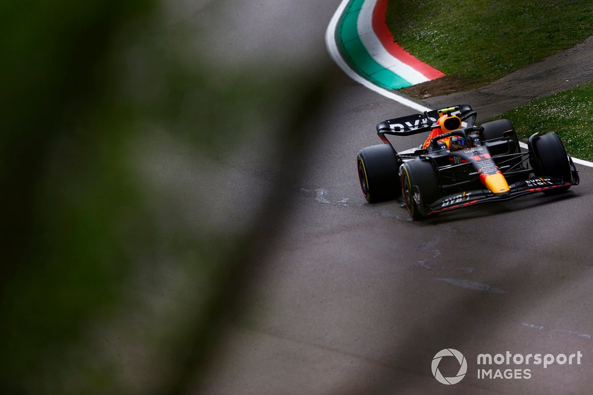 "Imola'ya güncelleme getirecek kadar cesaretliydik" 1 Formula 1 Haberleri - F1 Puan Durumu Sergio Perez, Red Bull Racing RB18