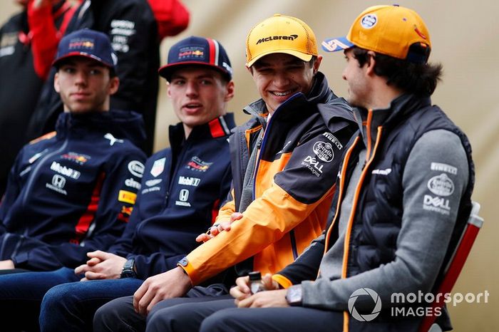 Pierre Gasly, Red Bull Racing, Max Verstappen, Red Bull Racing, Lando Norris, McLaren, y Carlos Sainz Jr., McLaren