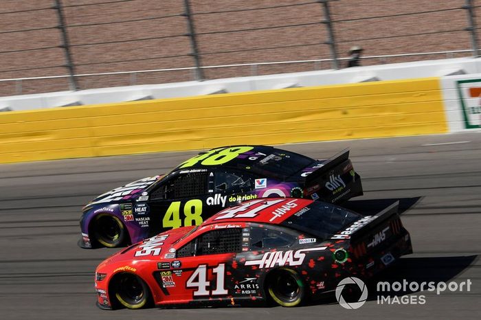 Jimmie Johnson, Hendrick Motorsports, Chevrolet Camaro Ally Daniel Suarez, Stewart-Haas Racing, Ford Mustang Haas Automation