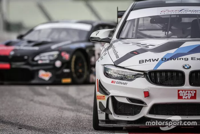 BMW M4 GT4, BMW Team Italia