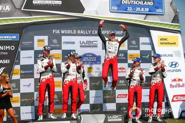 Podio: Il vincitore Ott Tänak, Martin Järveoja, Toyota Gazoo Racing WRT Toyota Yaris WRC. secondo classificato Kris Meeke, Sebastian Marshall, Toyota Gazoo Racing WRT Toyota Yaris WRC, terzo classificato Jari-Matti Latvala, Miikka Anttila, Toyota Gazoo Racing WRT Toyota Yaris WRC