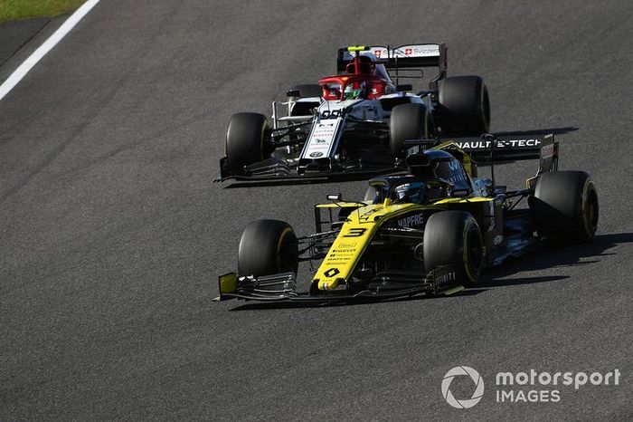Daniel Ricciardo, Renault F1 Team R.S.19, y Antonio Giovinazzi, Alfa Romeo Racing C38