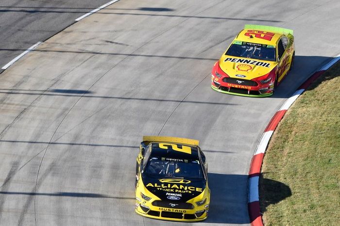 Brad Keselowski, Team Penske, Ford Mustang Alliance Truck Parts, Ryan Blaney, Team Penske, Ford Mustang Menards/Richmond