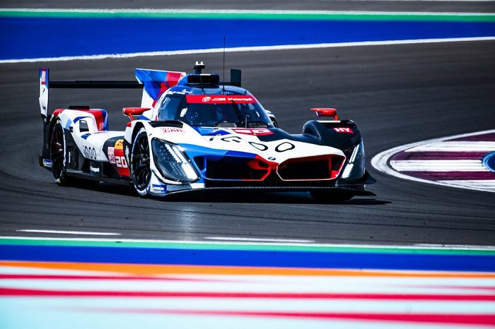 #20 BMW M Team WRT BMW M Hybrid V8: Sheldon Van Der Linde, Robin Frijns, Rene Rast