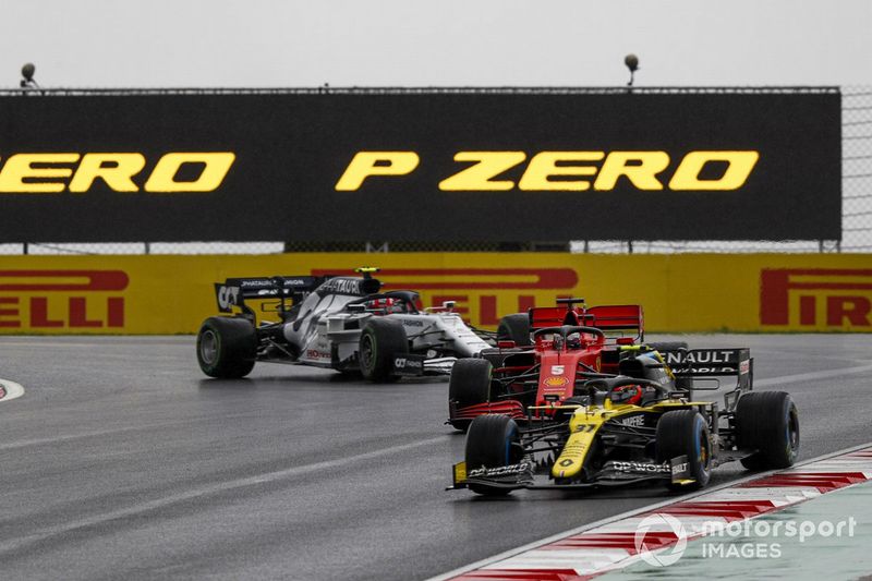 Esteban Ocon, Renault F1 Team R.S.20, Sebastian Vettel, Ferrari SF1000, y Pierre Gasly, AlphaTauri AT01
