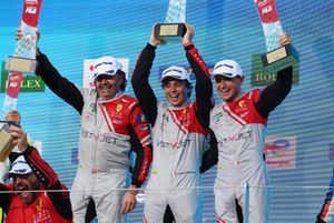 Podio GT: Ganador de la carrera #54 Vista AF Corse Ferrari 296 LMGT3: Thomas Flohr, Francesco Castellacci, Davide Rigon