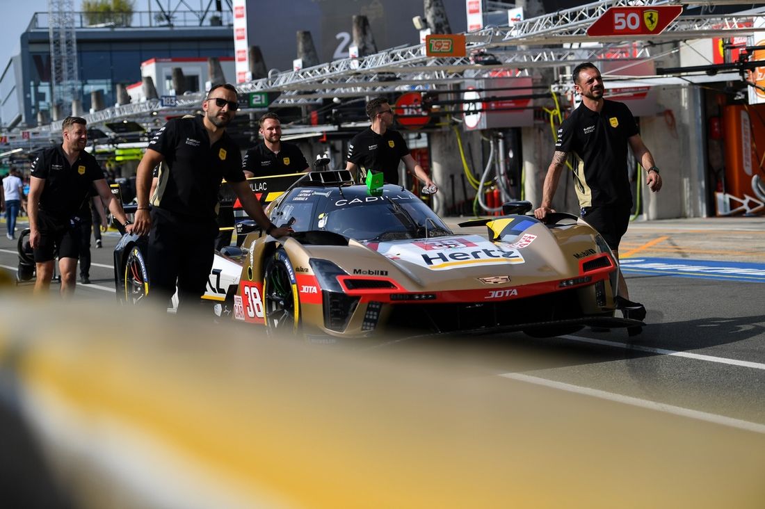 #38 Cadillac Hertz Team Jota Cadillac V-Series.R