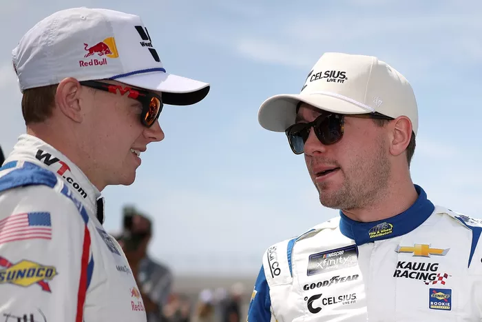 Christian Eckes, Kaulig Racing Chevrolet, Connor Zilisch, JR Motorsports Chevrolet
