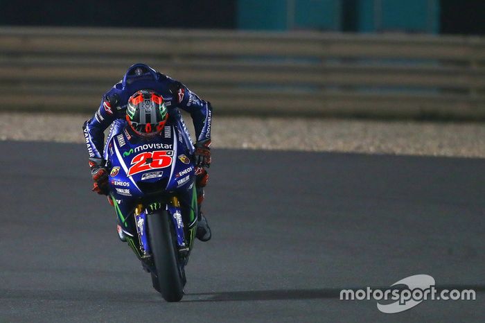 Maverick Viñales, Yamaha Factory Racing, besando su moto