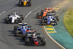 Kevin Magnussen, Haas F1 Team VF-17, leads Marcus Ericsson, Sauber C36, Antonio Giovinazzi, Sauber C36, Stoffel Vandoorne, McLaren MCL32, Lance Stroll, Williams FW40, and Jolyon Palmer, Renault Sport F1 Team RS17, at the start