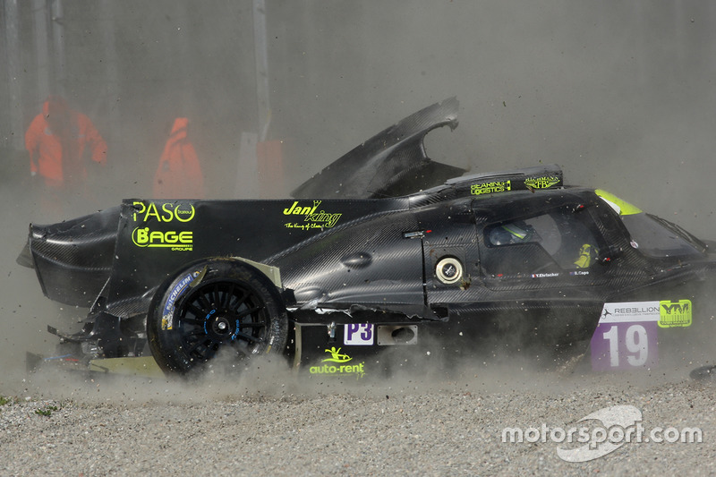 Choque del #19 M.Racing - YMR, Norma M 30 - Nissan: Gwenael Delomier