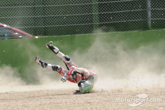 Caída de Eugene Laverty, Milwaukee Aprilia World Superbike Team