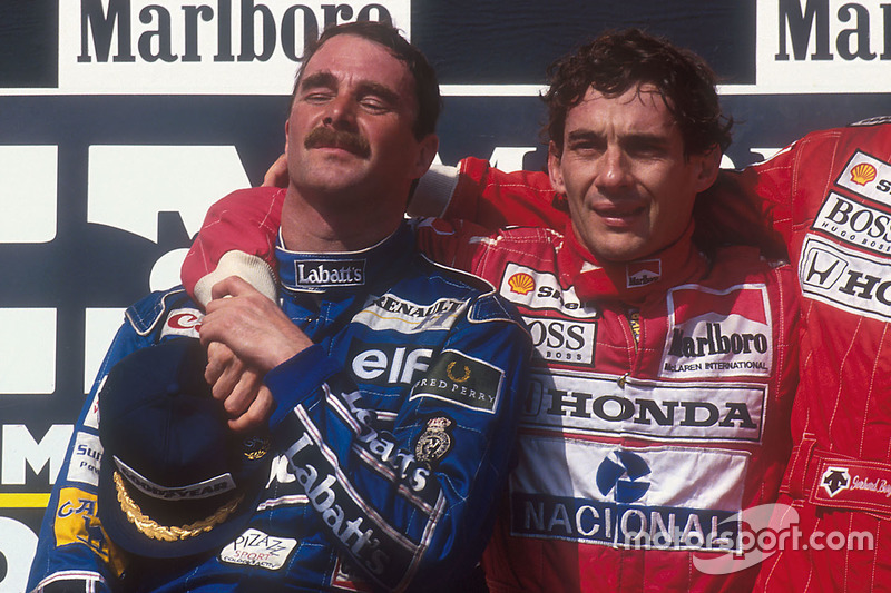 Podium : le second et champion du monde Nigel Mansell, Williams Renault, le vainqueur Ayrton Senna, McLaren Honda