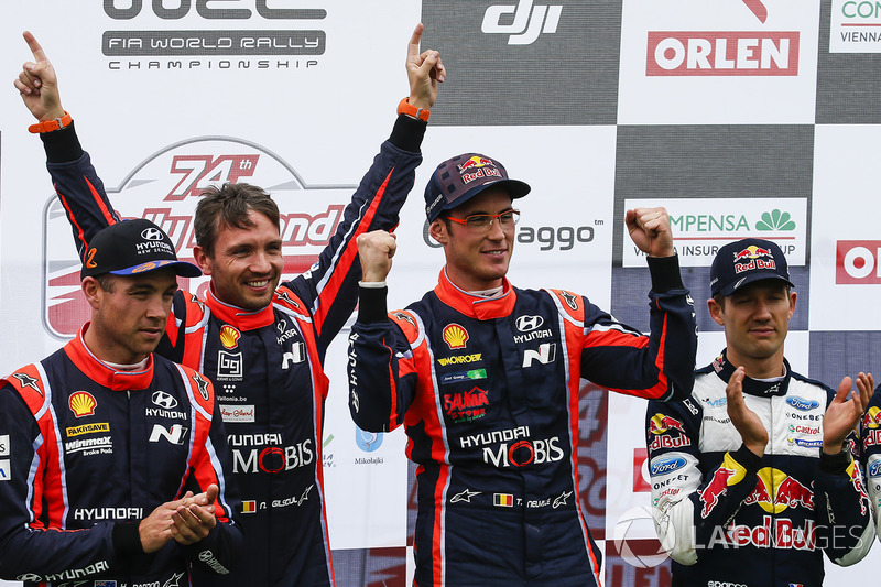 Podium: ganadore, Thierry Neuville, Nicolas Gilsoul, Hyundai Motorsport, segundo, Hayden Paddon, Seb