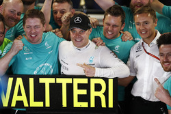 Le vainqueur Valtteri Bottas, Mercedes AMG F1