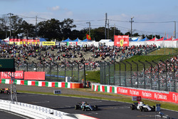 Lewis Hamilton, Mercedes-Benz F1 W08 and Felipe Massa, Williams FW40