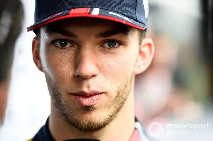 Pierre Gasly, Red Bull Racing habla con los medios de comunicación