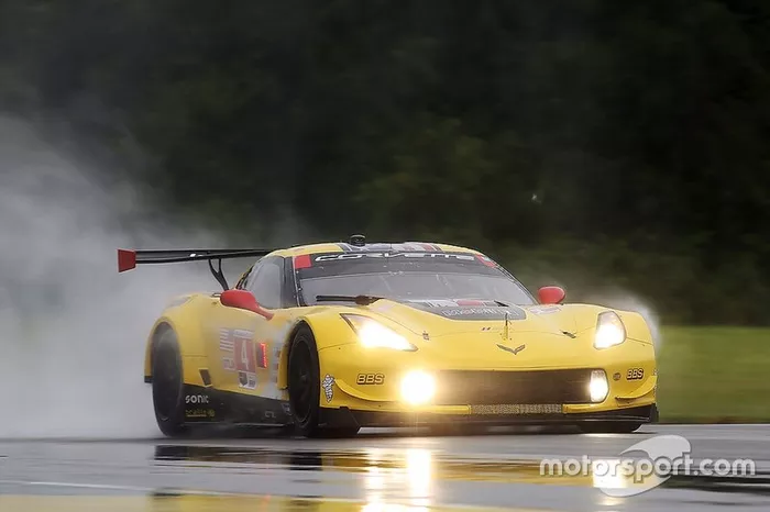 #4 Corvette Racing Corvette C7.R, GTLM: Oliver Gavin, Marcel FÃ¤ssler