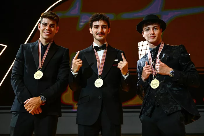 Augusto Fernández, campeón de Moto2, Red Bull KTM Ajo, Francesco Bagnaia, campeón del mundo de MotoGP, equipo Ducati, Izan Guevara, campeón de Moto3, equipo GasGas Aspar