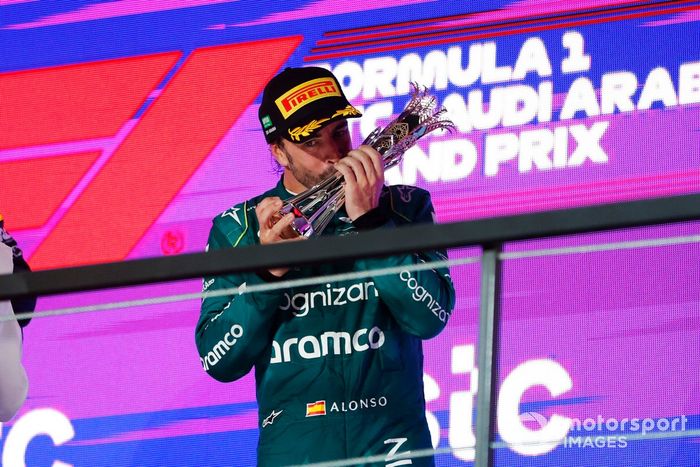 Podio: tercer lugar Fernando Alonso, Aston Martin F1 Team antes de ser sancionado 