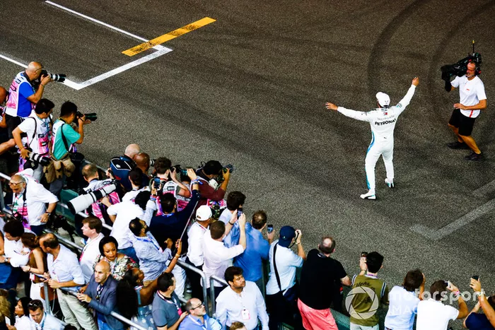 Ganador de la carrera Lewis Hamilton, Mercedes AMG F1