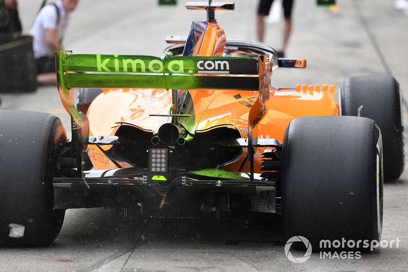 Fernando Alonso, McLaren MCL33, avec de la peinture aéro sur l'aileron arrière