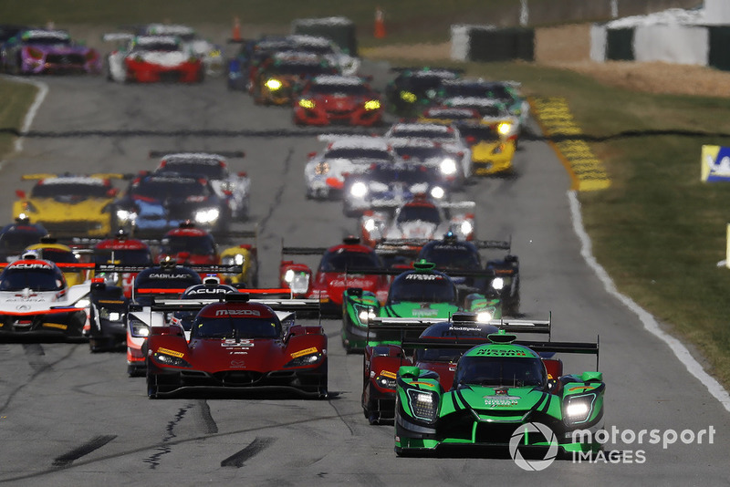 Arrancada #22 Tequila Patron ESM Nissan DPi, P: Pipo Derani, Johannes van Overbeek, Timo Bernhard líder