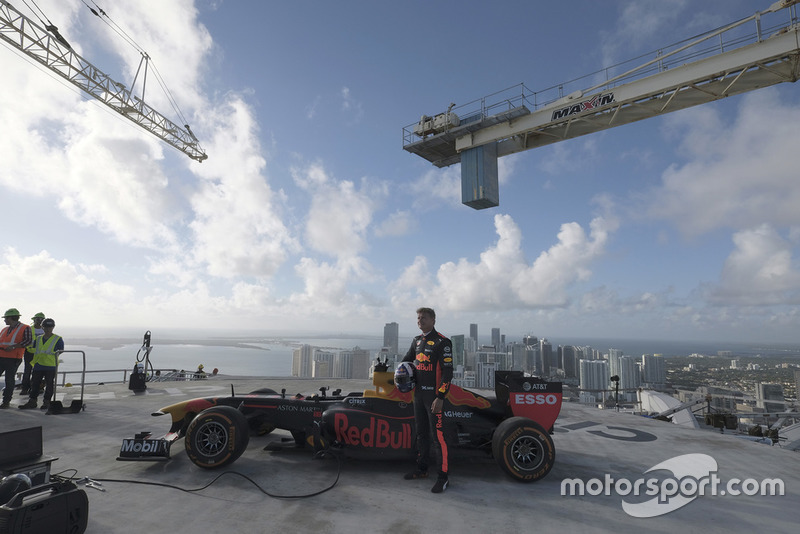 David Coulthard, Red Bull Racing RB7 a 700 pies de altura