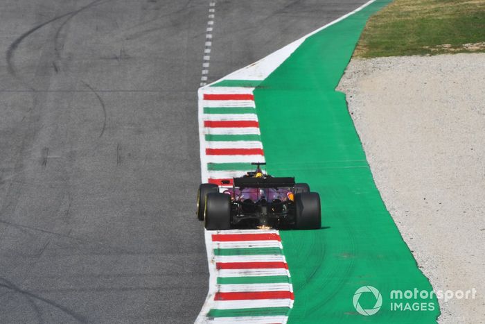 Sebastian Vettel, Ferrari SF1000, sacando chispas