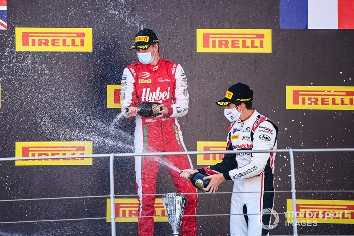 Podio: Ganador Frederik Vesti, Prema Racing y tercero Theo Pourchaire, ART Grand Prix