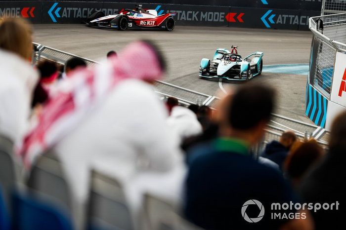 Mitch Evans, Jaguar Racing, Jaguar I-Type 4 with Felipe Massa, Venturi, EQ Silver Arrow 01 taking attack mode in the background