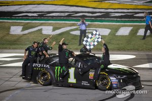 La primera victoria de Kurt Busch en la Copa con Ganassi esta temporada en Kentucky