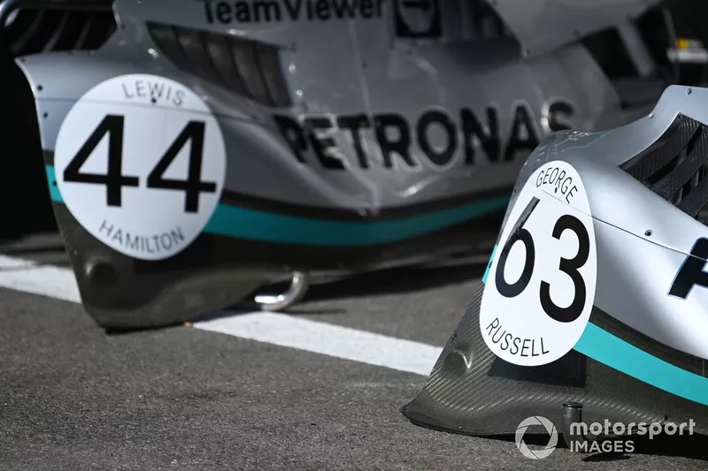 Mercedes W13, paneles de la carrocería con números de aniversario