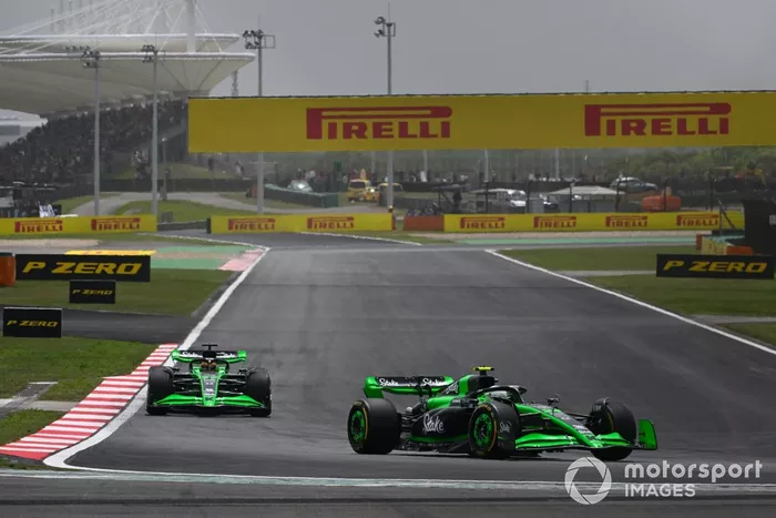 Zhou Guanyu, Kick Sauber C44, Valtteri Bottas, Kick Sauber C44