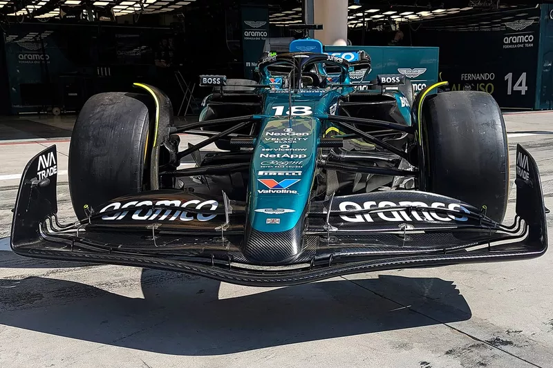 Détail de l'aile avant de l'Aston Martin AMR24