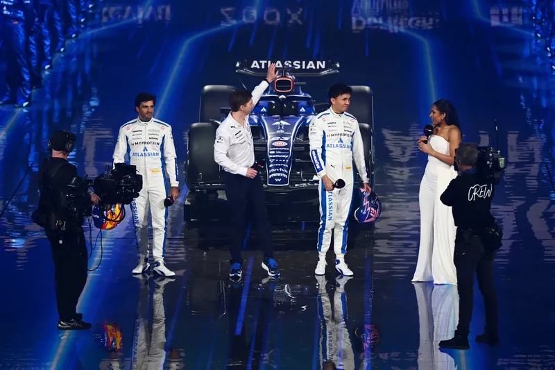 Carlos Sainz, Williams, James Vowles, Team Principal, Williams Racing, Alex Albon, Williams