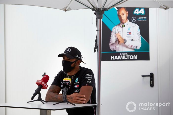 Lewis Hamilton, Mercedes-AMG Petronas F1 con los medios