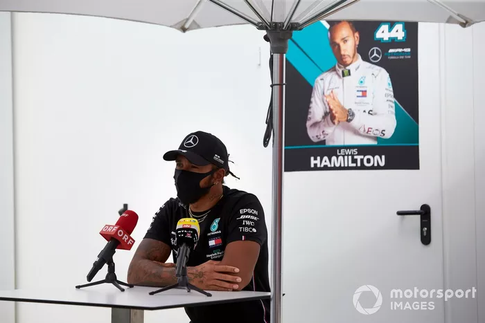 Lewis Hamilton, Mercedes-AMG Petronas F1 con los medios