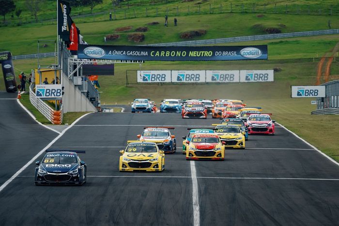 Largada da Stock Car no Velocitta
