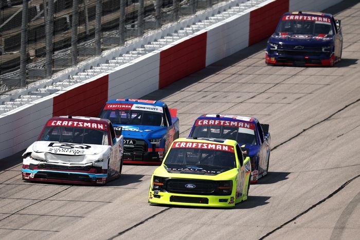 Matt Crafton, ThorSport Racing Ford, Bayley Currey, Chevrolet, Kaden Honeycutt, Toyota