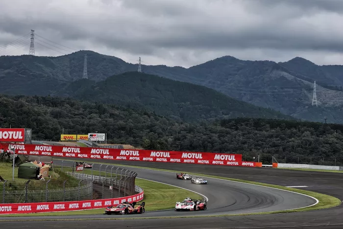 #51 Ferrari AF Corse Ferrari 499P: Alessandro Pier Guidi, James Calado, Antonio Giovinazzi, #6 Porsche Penske Motorsport Porsche 963: Kevin Estre, Laurens Vanthoor, Matt Campbell