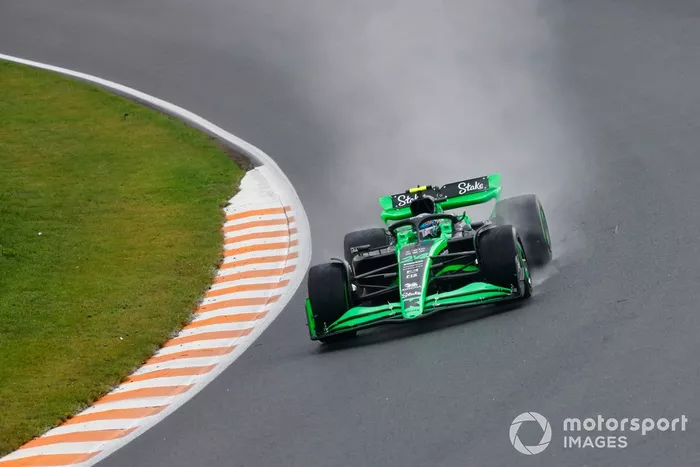 Zhou Guanyu, Stake F1 Team KICK Sauber C44 