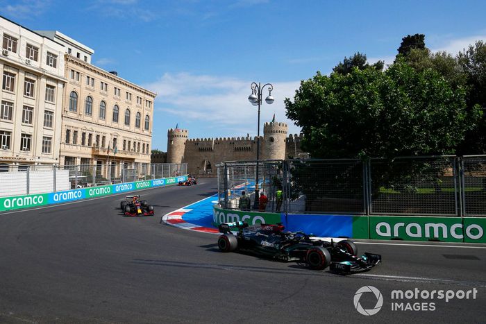 Lewis Hamilton, Mercedes W12, Max Verstappen, Red Bull Racing RB16B, Sergio Pérez, Red Bull Racing RB16B