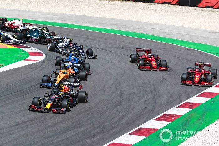 Sergio Pérez, Red Bull Racing RB16B, Lando Norris, McLaren MCL35M, Esteban Ocon, Alpine A521, Carlos Sainz Jr., Ferrari SF21, Charles Leclerc, Ferrari SF21, Pierre Gasly, AlphaTauri AT02